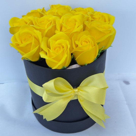 Siyah Kutuda 13'lü Sarı Gül Aranjmanı - Özel ve Şık Hediye Siyah Kutuda 13'lü Sarı Gül Aranjmanı - Özel ve Şık Hediye