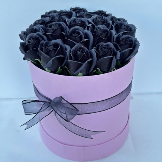 Kutuda 19'lu İthal Siyah Gül Aranjmanı - Özel ve Etkileyici Hediye Kutuda 19'lu İthal Siyah Gül Aranjmanı - Özel ve Etkileyici Hediye