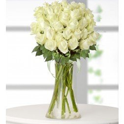 41 Adet Beyaz Gül Cam İçinde 41 Adet Beyaz Gül Cam İçinde