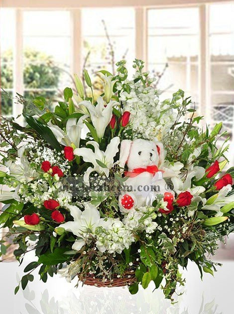 Örme Sepete Kokulu Lilyum, Kırmızı Gül, Şebboy Aranjmanı Örme Sepete Kokulu Lilyum, Kırmızı Gül, Şebboy Aranjmanı