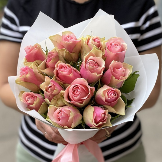 Pembe gül buketi özel günler için zarif tasarım Pembe gül buketi özel günler için zarif tasarım