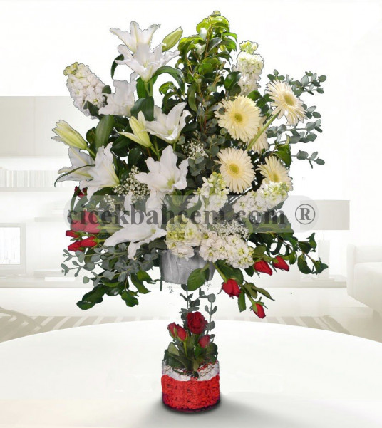 Beyaz Lilyum,Gerbera,Gül Çiçeklerinden Hazırlanmış Tasarım Beyaz Lilyum,Gerbera,Gül Çiçeklerinden Hazırlanmış Tasarım