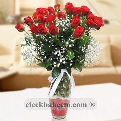 Cam Vazoda 25 Adet Kırmızı Gül Cam Vazoda 25 Adet Kırmızı Gül
