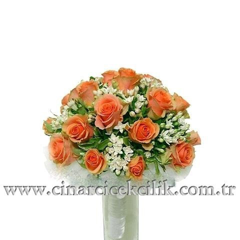 Turuncu Güllerden Hazırlanmış Gelin Eli Çiçeği Turuncu Güllerden Hazırlanmış Gelin Eli Çiçeği