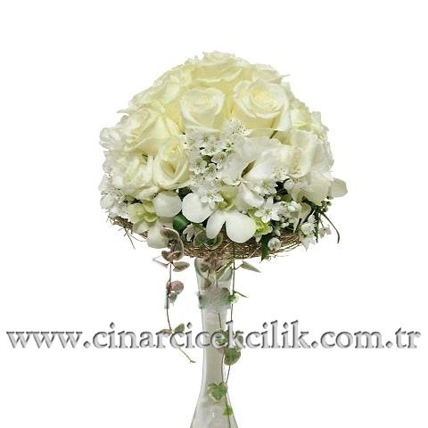 Beyaz Gül ve Gelin Çiçekleri Gelin Eli Buketi Beyaz Gül ve Gelin Çiçekleri Gelin Eli Buketi