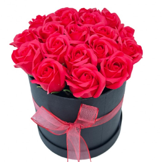Zarif ve Kalıcı: 19 Adet Kırmızı Yapay Gül ile Şık Tasarım Zarif ve Kalıcı: 19 Adet Kırmızı Yapay Gül ile Şık Tasarım