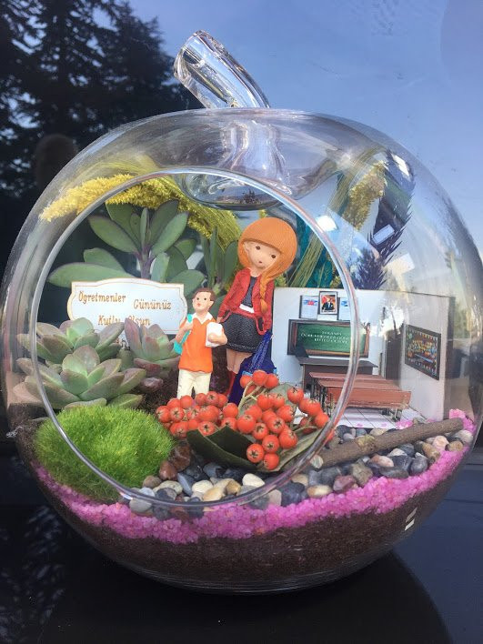 Öğretmenler Gününe Çiçek Hediyesi Öğretmenler Gününe Çiçek Hediyesi