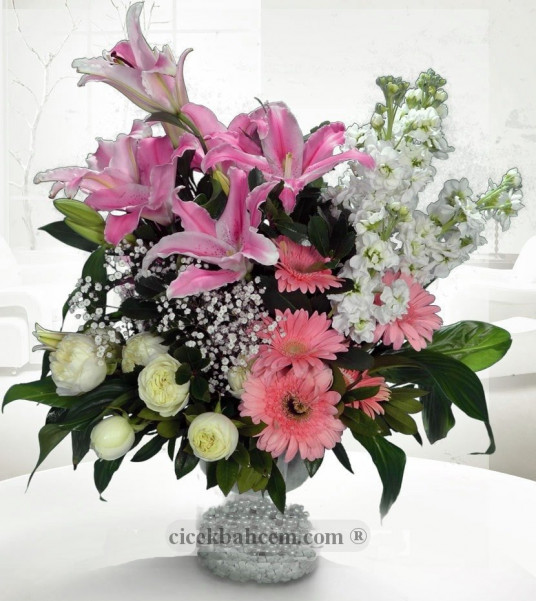 Lilyum, Gerbera ve Beyaz Güller Hazırlanmış Aranjman,  Lilyum, Gerbera ve Beyaz Güller Hazırlanmış Aranjman,