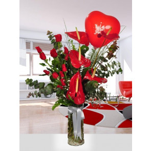 12 Adet Kırmızı Gül Kırmızı Antorium Aranjmanı