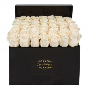Siyah Kutuda 49 Adet Beyaz Gül