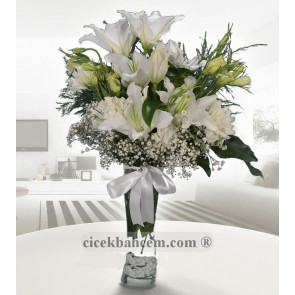 Beyaz Kokulu Lilyum ve Beyaz Lilyantus