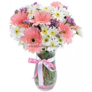 Cam Vazoda Pembe Gerbera ve Kırizantem Çiçek Tasarımı