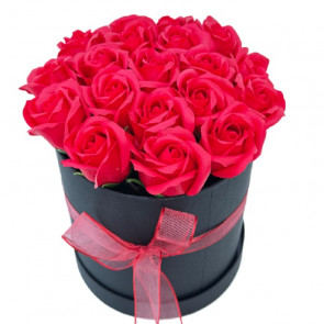 Zarif ve Kalıcı: 19 Adet Kırmızı Yapay Gül ile Şık Tasarım