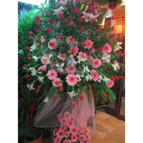 Pembe Gerbera ve Güllerden Hazırlanmış Düğün Nişan Çiçekleri