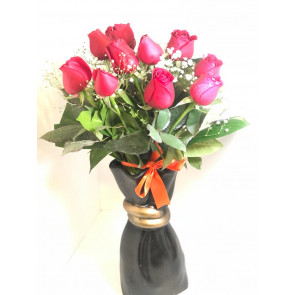 Özel Taş Vazoda 11 Kırmızı Gül